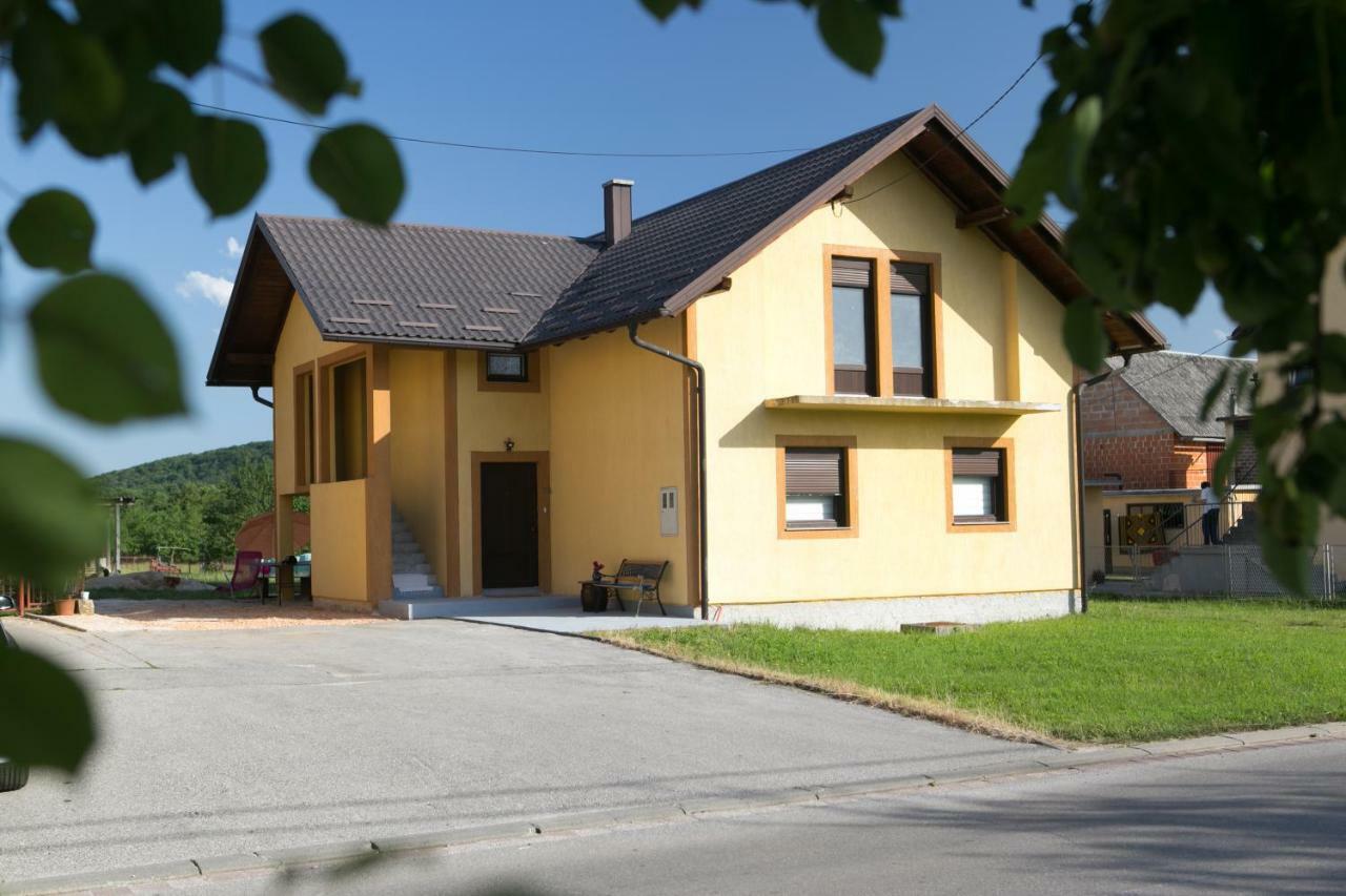 Apartman Lori Otočac Exteriör bild