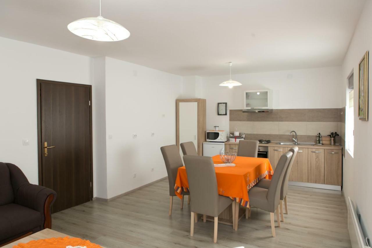 Apartman Lori Otočac Exteriör bild