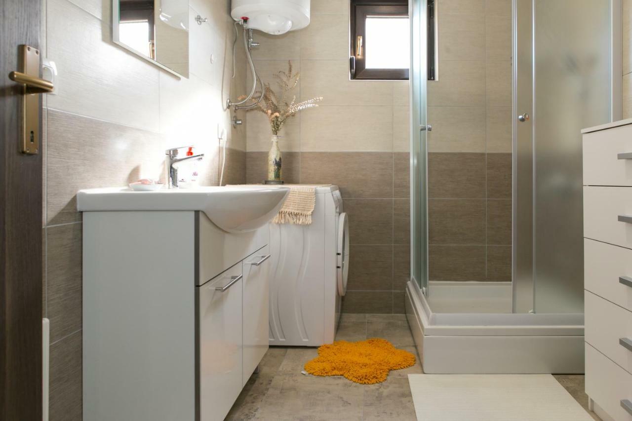 Apartman Lori Otočac Exteriör bild