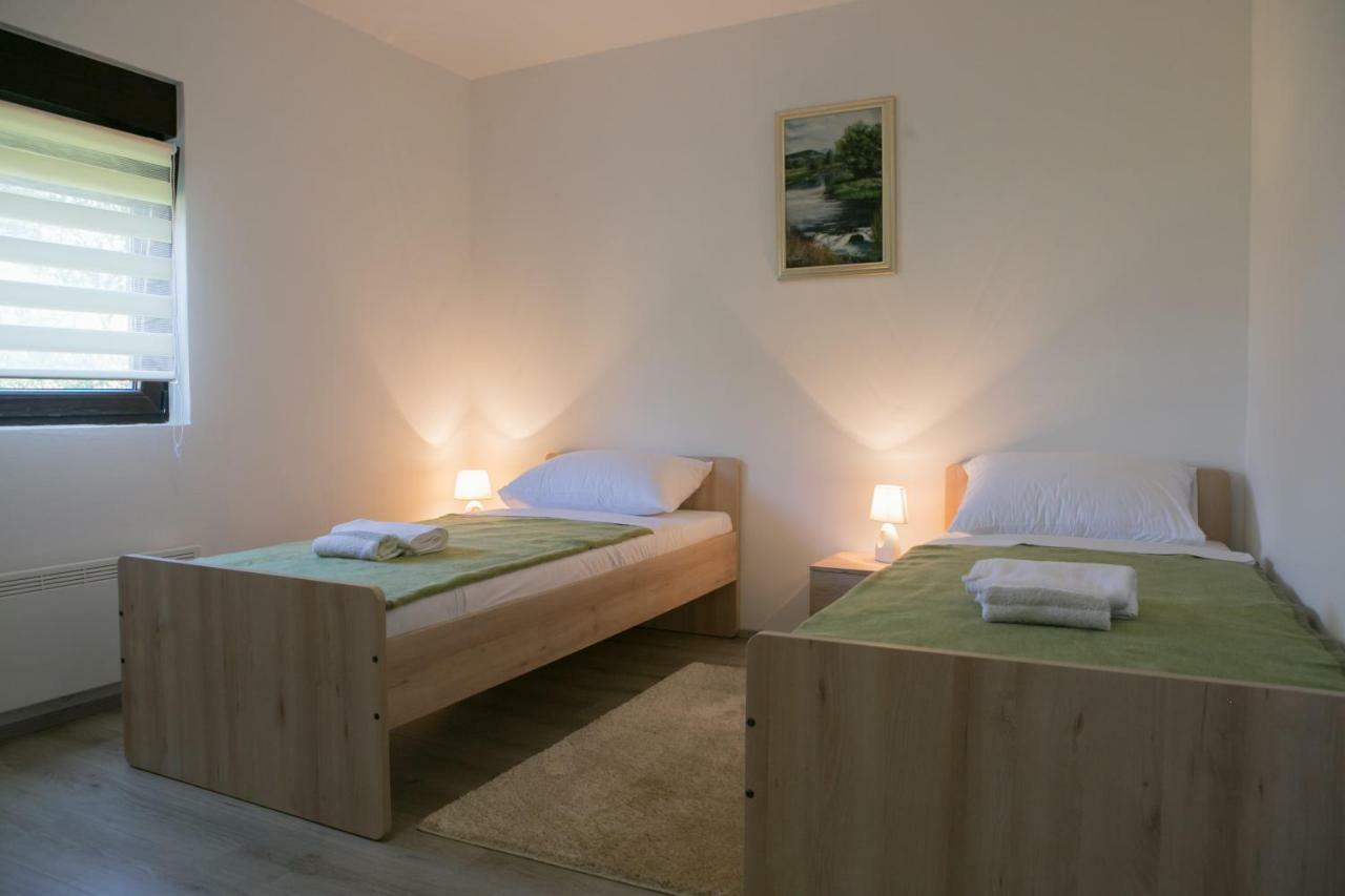 Apartman Lori Otočac Exteriör bild