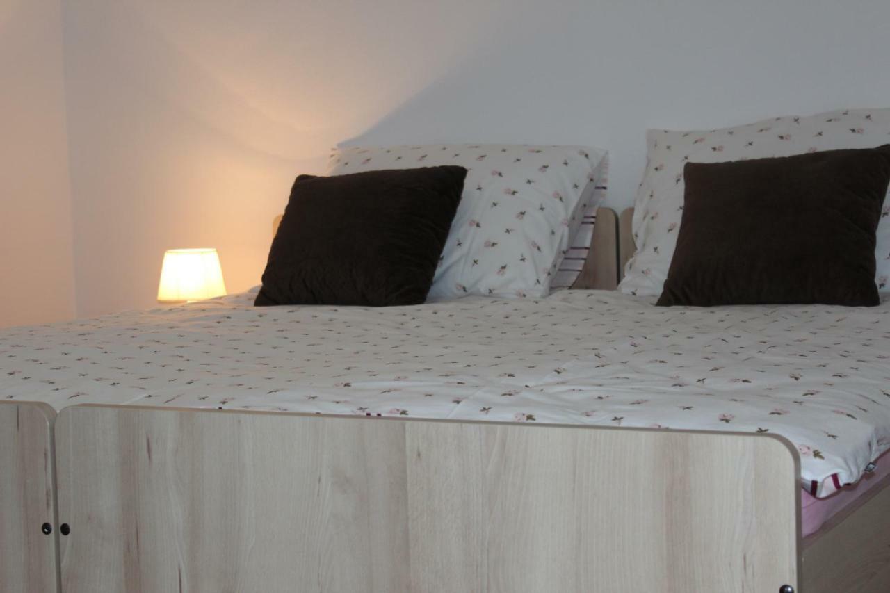 Apartman Lori Otočac Exteriör bild